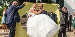 hochzeit_heiraten_schleswig_standesamt_deekelsen_cafe_lindauhof_landarzt_hochzeitsfotograf_standesamt_153.jpg