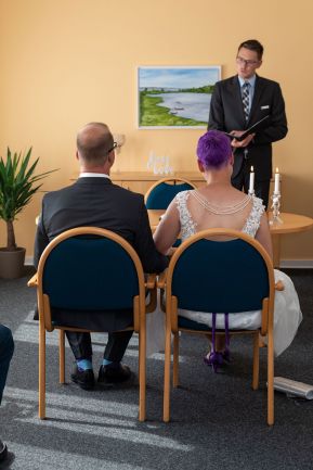 hochzeit_heiraten_schleswig_standesamt_koenigswiesen_rathaus_busdorf_hochzeitsfotograf_028.jpg
