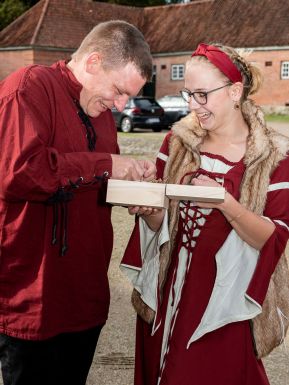 Gut_Emkendorf_Ritter_Mittelalter_Hochzeit_Kiel_Fotograf_Schleswig_Standesamt_heiraten281.jpg