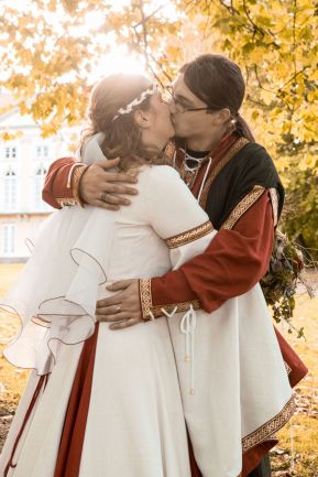 Gut_Emkendorf_Ritter_Mittelalter_Hochzeit_Kiel_Fotograf_Schleswig_Standesamt_heiraten312.jpg