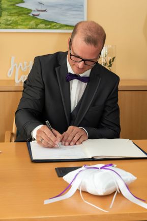 hochzeit_heiraten_schleswig_standesamt_koenigswiesen_rathaus_busdorf_hochzeitsfotograf_035.jpg