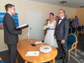 hochzeit_heiraten_schleswig_standesamt_koenigswiesen_rathaus_busdorf_hochzeitsfotograf_032.jpg