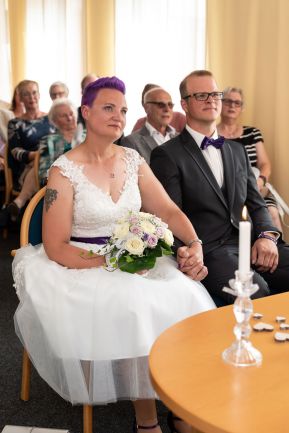 hochzeit_heiraten_schleswig_standesamt_koenigswiesen_rathaus_busdorf_hochzeitsfotograf_027.jpg