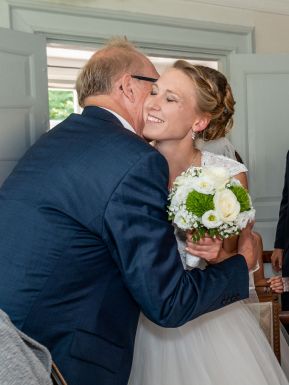 hochzeit_heiraten_schleswig_standesamt_deekelsen_cafe_lindauhof_landarzt_hochzeitsfotograf_standesamt_147.jpg