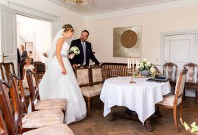 hochzeit_heiraten_schleswig_standesamt_deekelsen_cafe_lindauhof_landarzt_hochzeitsfotograf_standesamt_136.jpg