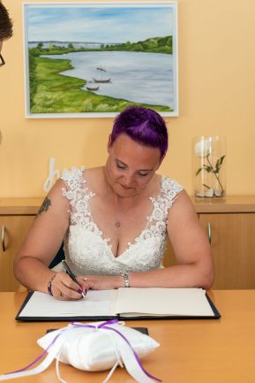 hochzeit_heiraten_schleswig_standesamt_koenigswiesen_rathaus_busdorf_hochzeitsfotograf_036.jpg