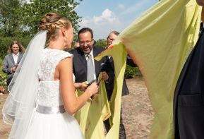 hochzeit_heiraten_schleswig_standesamt_deekelsen_cafe_lindauhof_landarzt_hochzeitsfotograf_standesamt_150.jpg