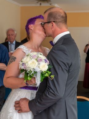 hochzeit_heiraten_schleswig_standesamt_koenigswiesen_rathaus_busdorf_hochzeitsfotograf_033.jpg