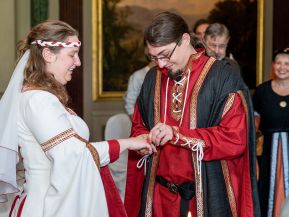 Gut_Emkendorf_Ritter_Mittelalter_Hochzeit_Kiel_Fotograf_Schleswig_Standesamt_heiraten299.jpg