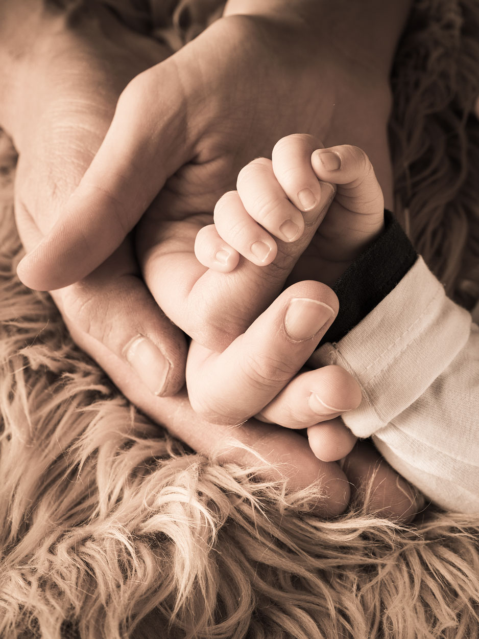 neuesleben_newborn_neugeboren_saeugling_baby_familie_babypass_fotostudio_schleswig_21039-035.jpeg